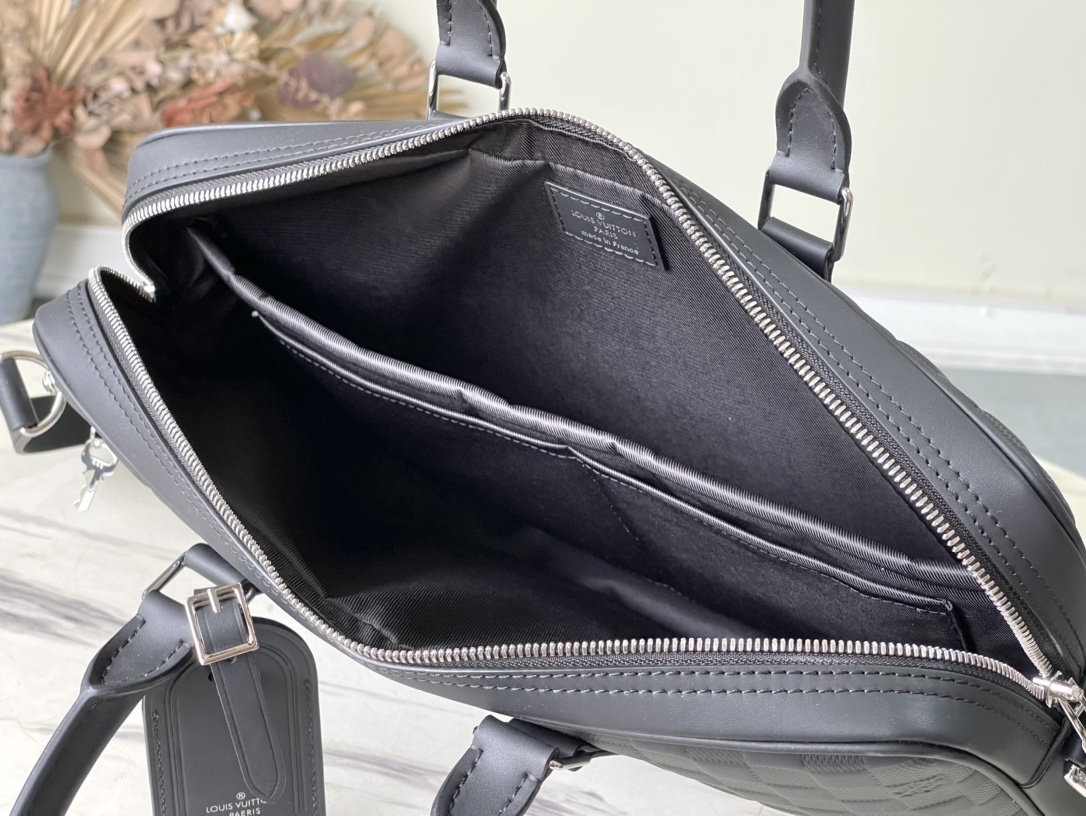 𝐋𝐎𝐔𝐈𝐒 𝐕𝐔𝐈𝐓𝐓𝐎𝐍 N40444 Pressed Voyage Small Briefcase