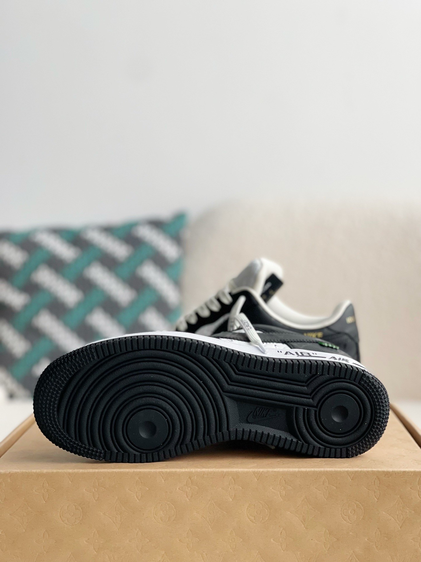 LOUIS VUITTON × NIKE AIR FORCE 1 Sneaker