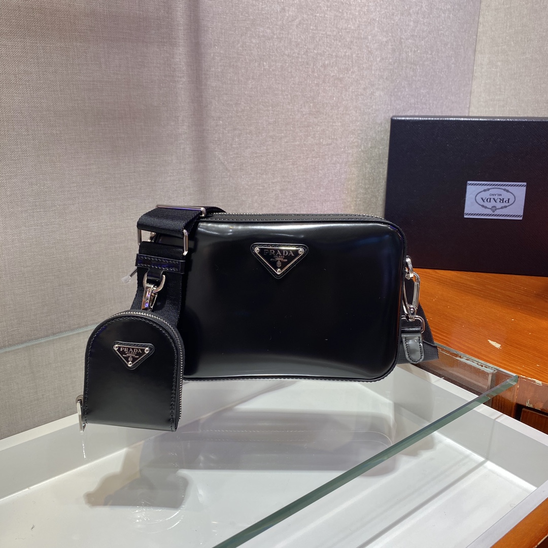 𝐏𝐑𝐀𝐃𝐀 New camera bag 1BH180