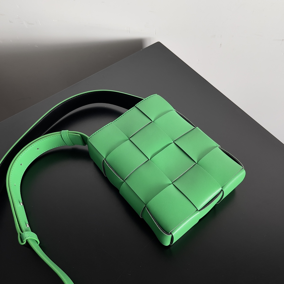 Bottega Veneta BV Mobile Phone Bag Parrot Green/Black #729298