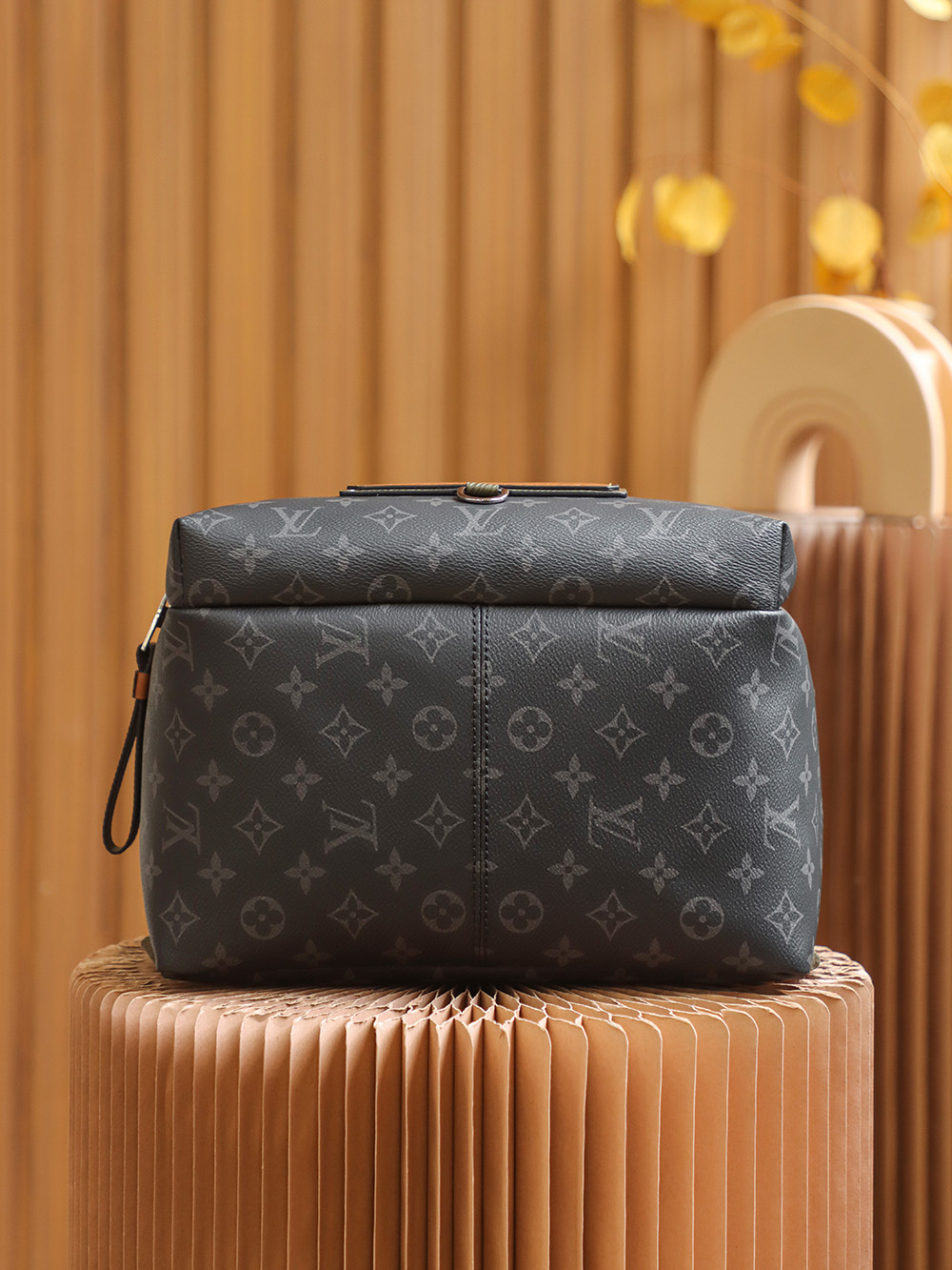 Louis Vuitton 𝘿𝙄𝙎𝘾𝙊𝙑𝙀𝙍𝙔 Backpack M45218