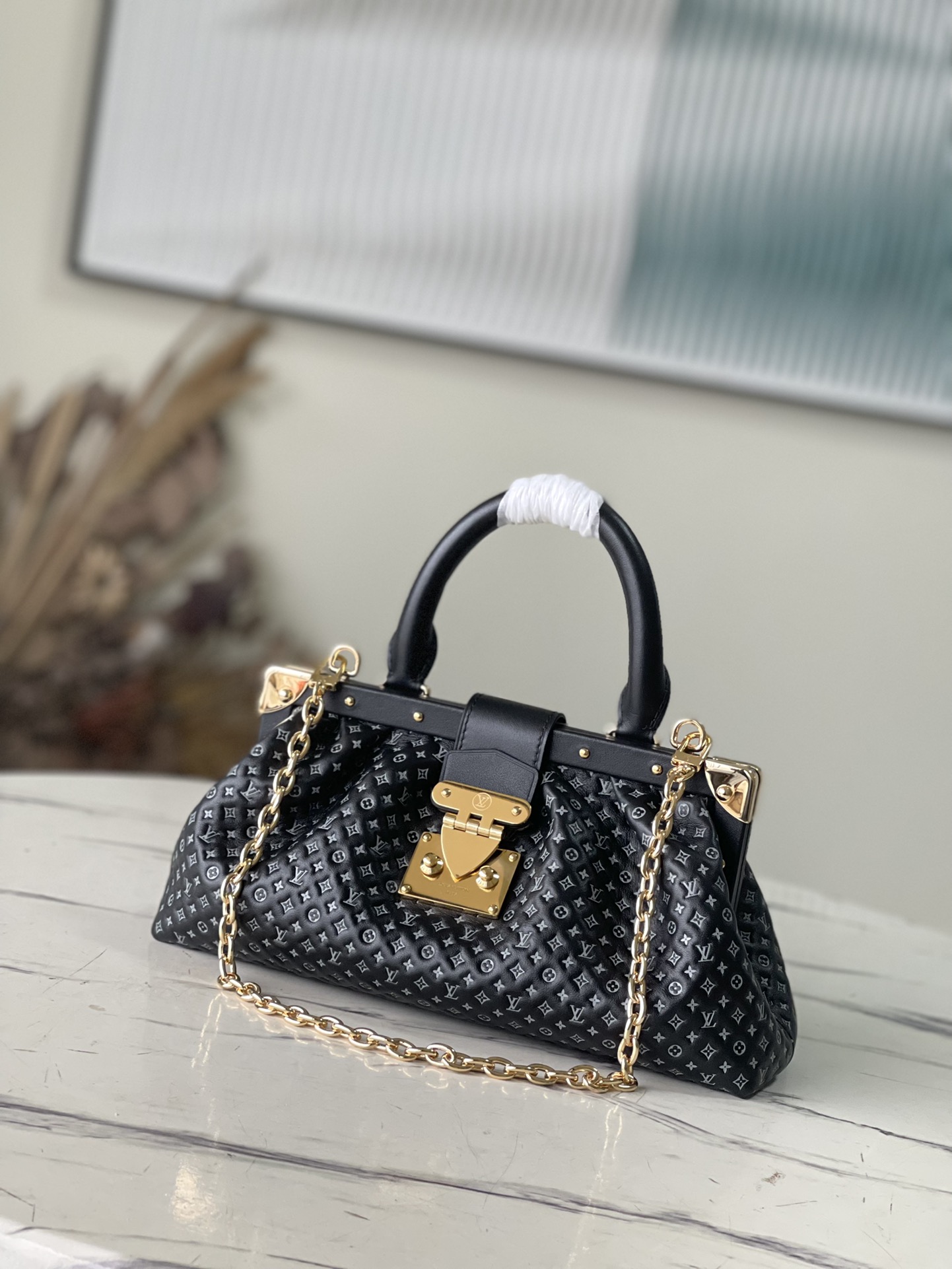 𝐋𝐎𝐔𝐈𝐒 𝐕𝐔𝐈𝐓𝐓𝐎𝐍 M22326