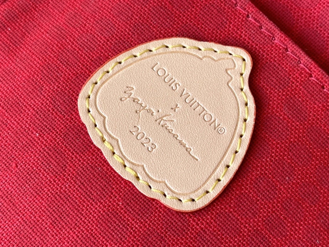 𝐋𝐎𝐔𝐈𝐒 𝐕𝐔𝐈𝐓𝐓𝐎𝐍   M81867