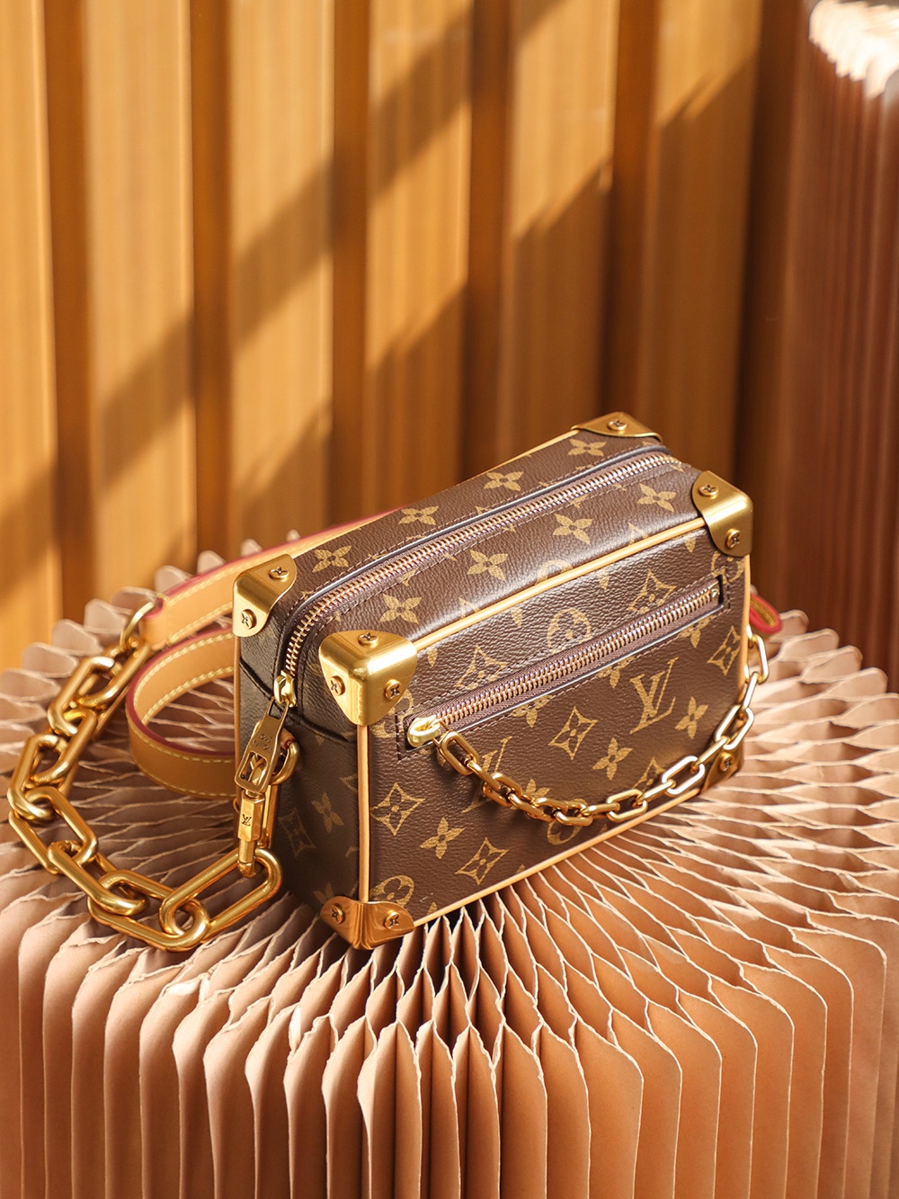 Louis Vuitton 𝐌𝐢𝐧𝐢 𝐒𝐨𝐟𝐭 𝐓𝐫𝐮𝐧𝐤 M68906#