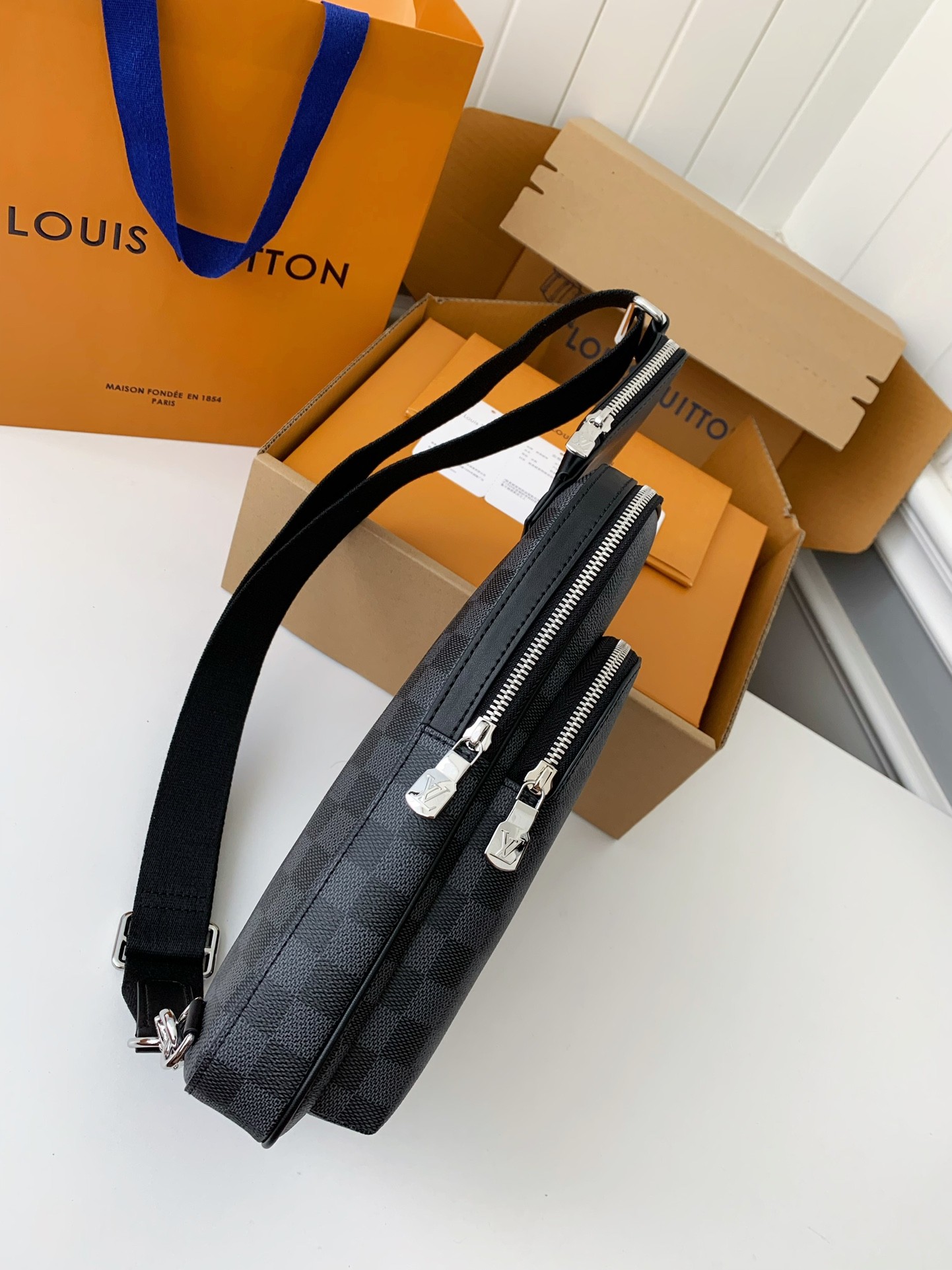 Louis Vuitton damier graphite Men's Shoulder Bags M45302, Top Quality Size: 20X31X7cm