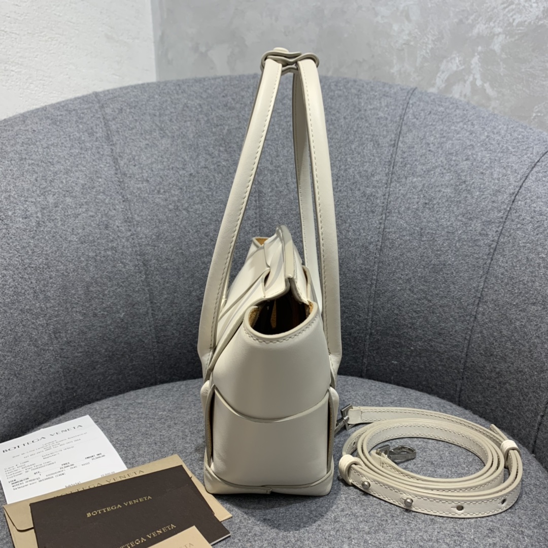 Bottega Veneta  ARCO  #600606