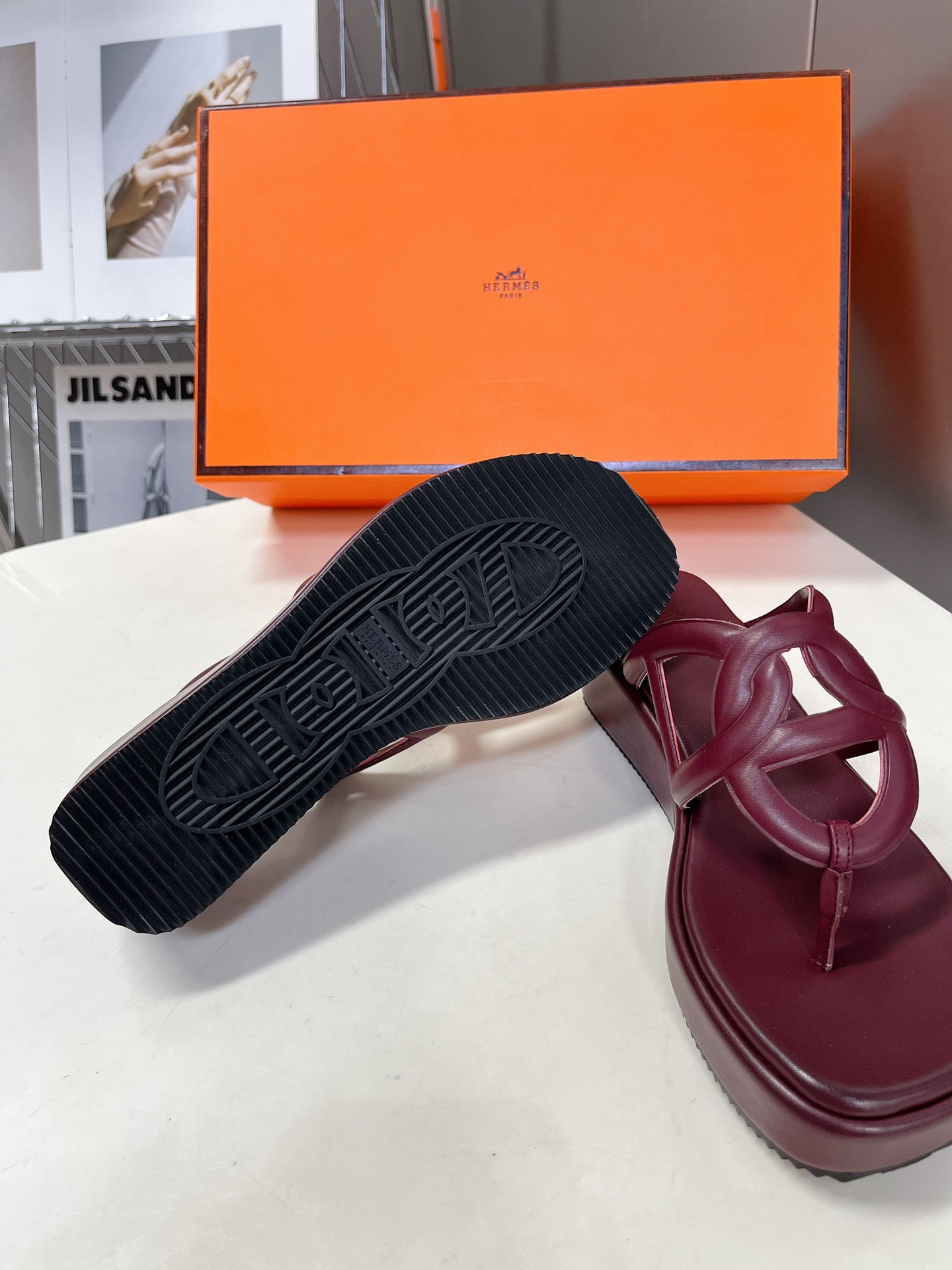 Hermes thick bottom H drag