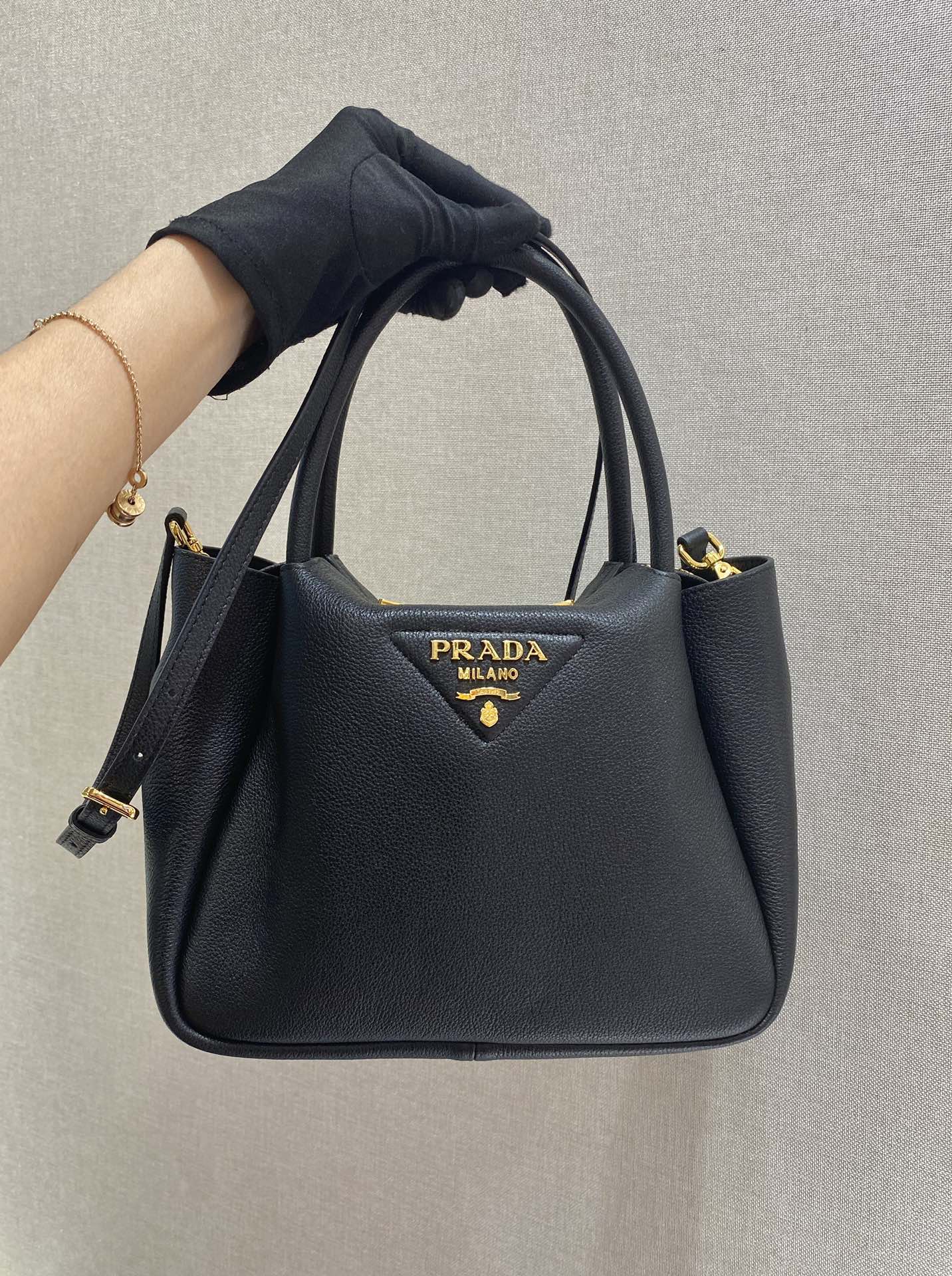 𝐏𝐑𝐀𝐃𝐀 New Model 1BC142