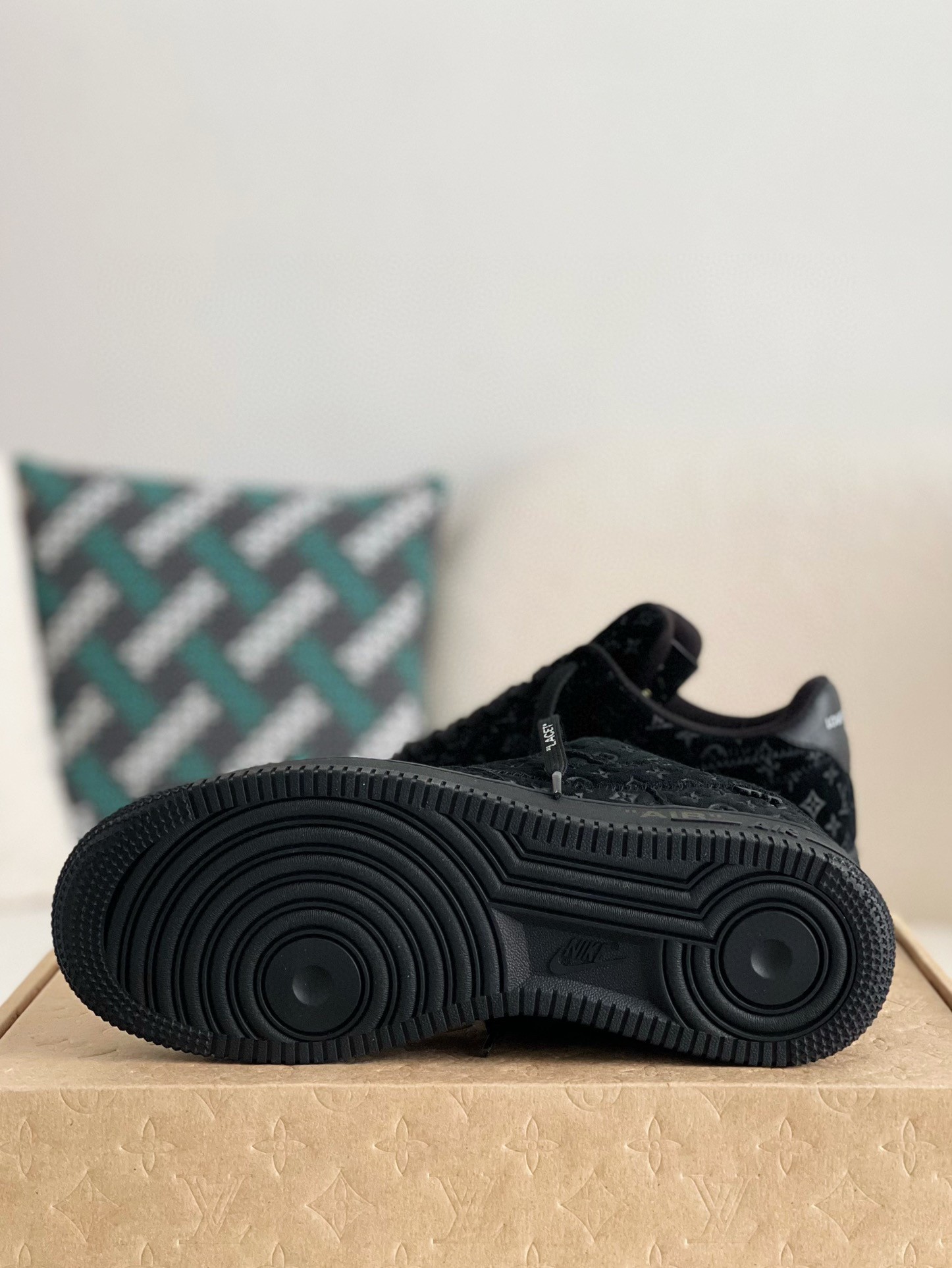 LOUIS VUITTON × NIKE AIR FORCE 1 Sneaker