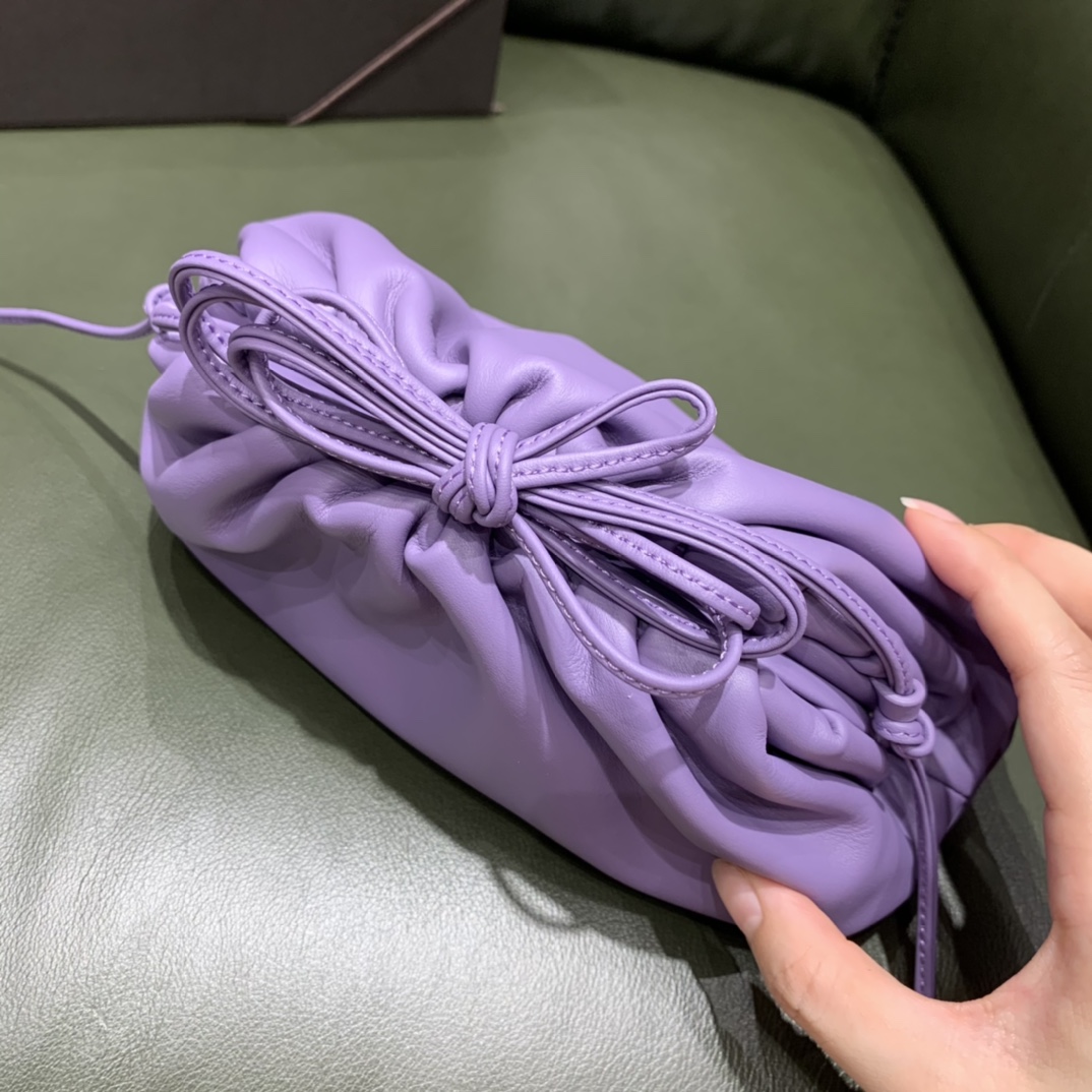 Bottega Veneta  THE MINI POUCH  #585852