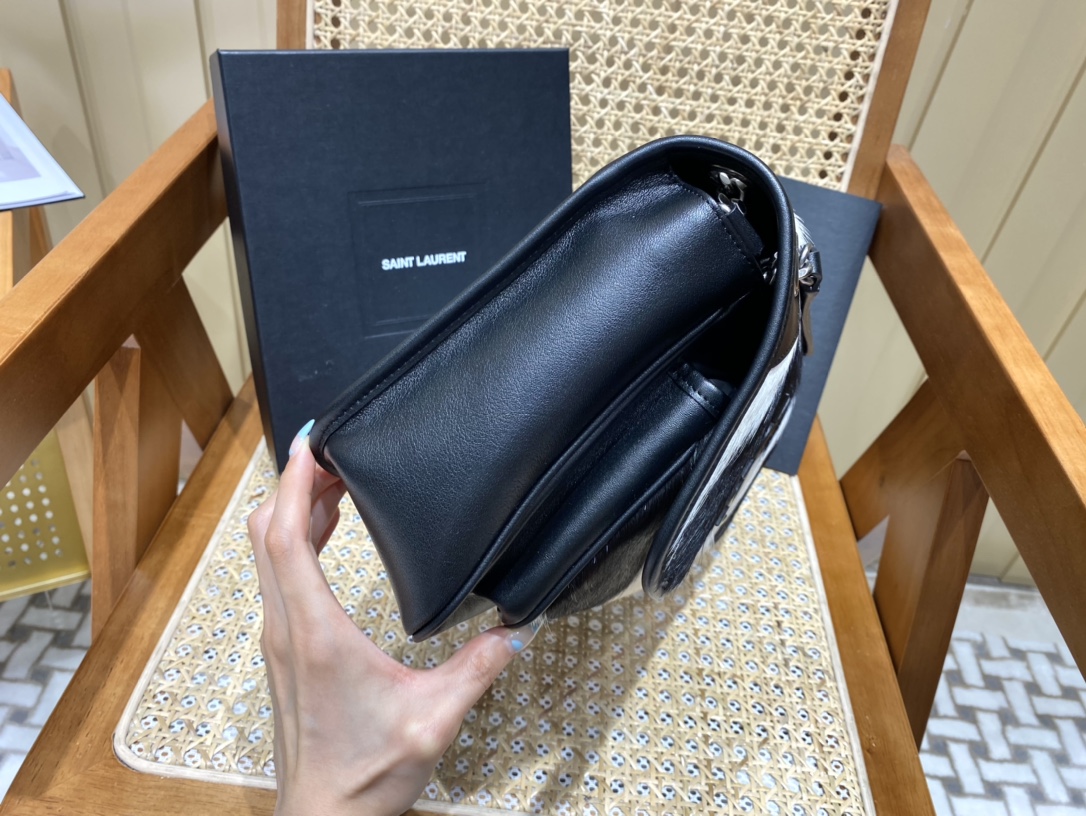 SAINT LAURENT  𝐍𝐢𝐤𝐢 28𝐜𝐦 #633158