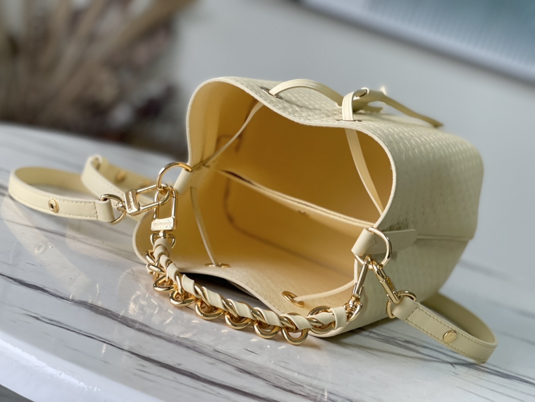 𝐋𝐎𝐔𝐈𝐒 𝐕𝐔𝐈𝐓𝐓𝐎𝐍     M22599