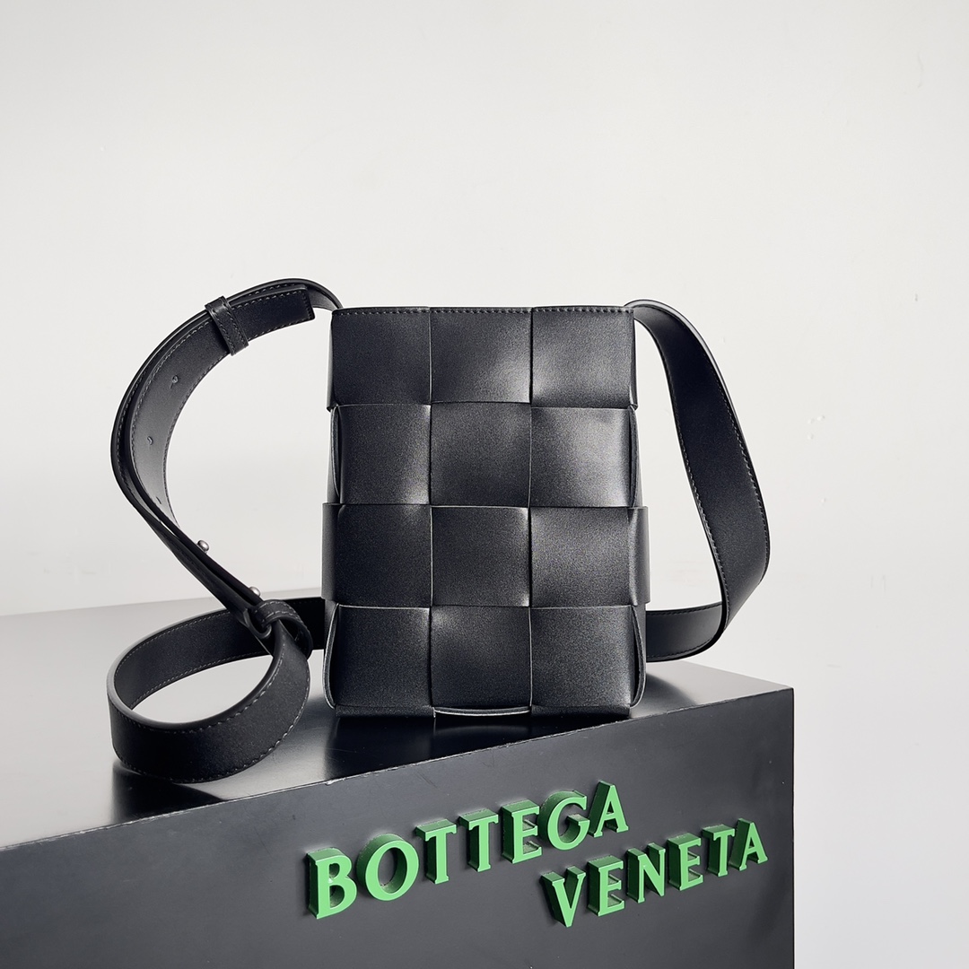 Bottega Veneta BV Mobile Phone Bag Black #729298