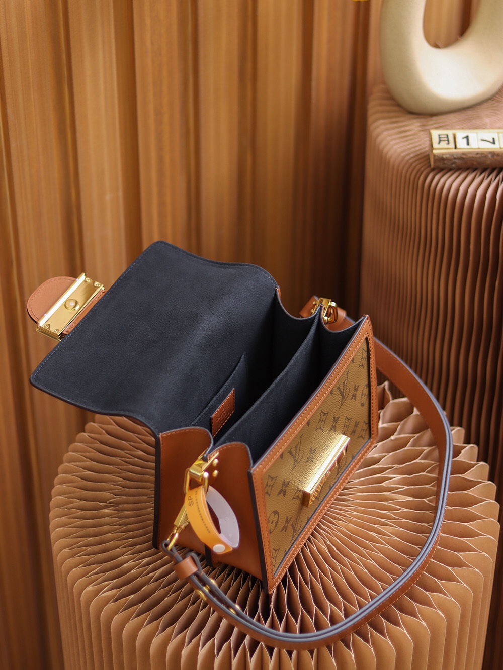 Louis Vuitton𝘿𝘼𝙐𝙋𝙃𝙄𝙉𝙀 Daphne M44580