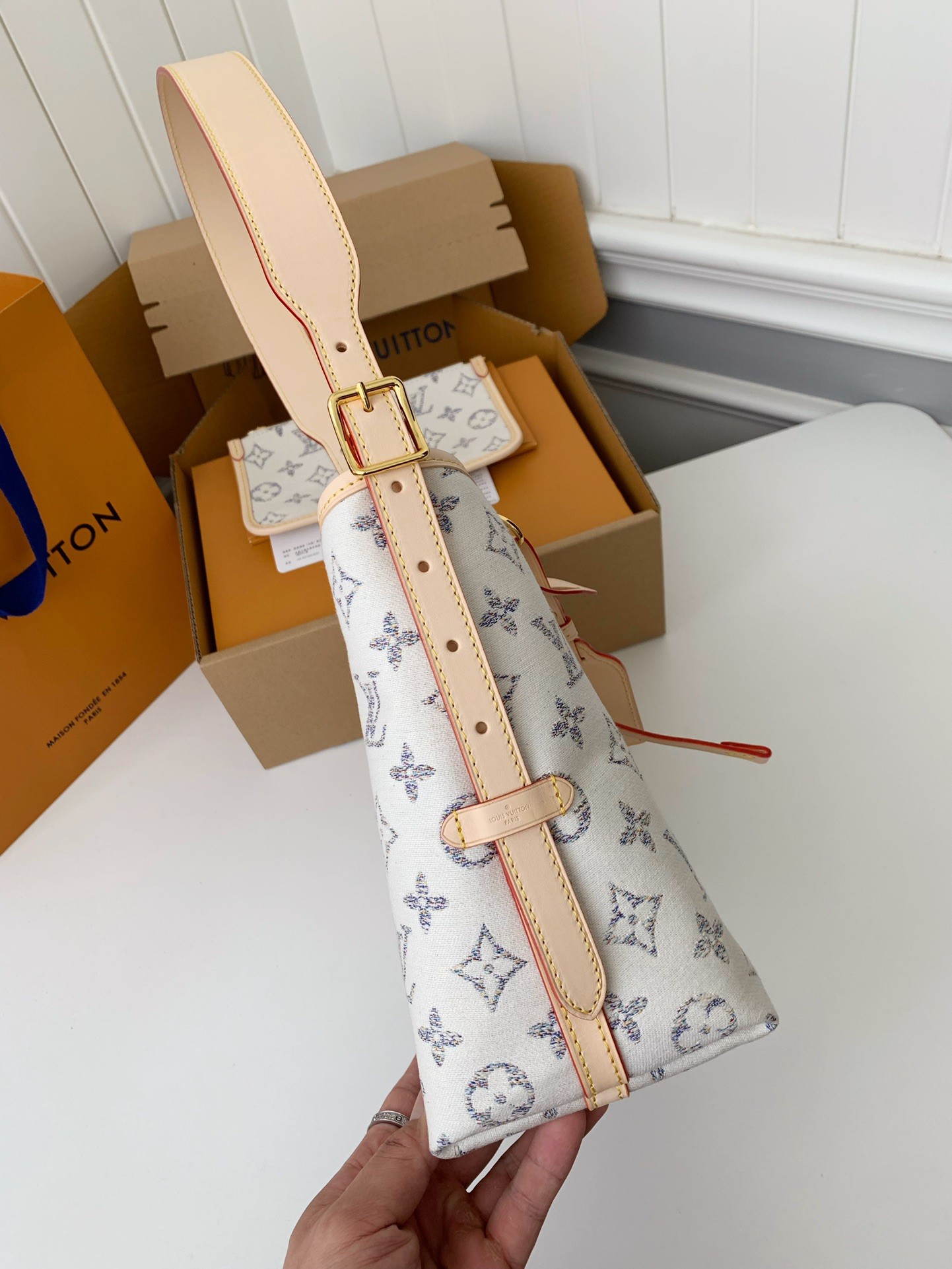 Louis Vuitton Carryall small handbag M24707 Size：29*24*12cm