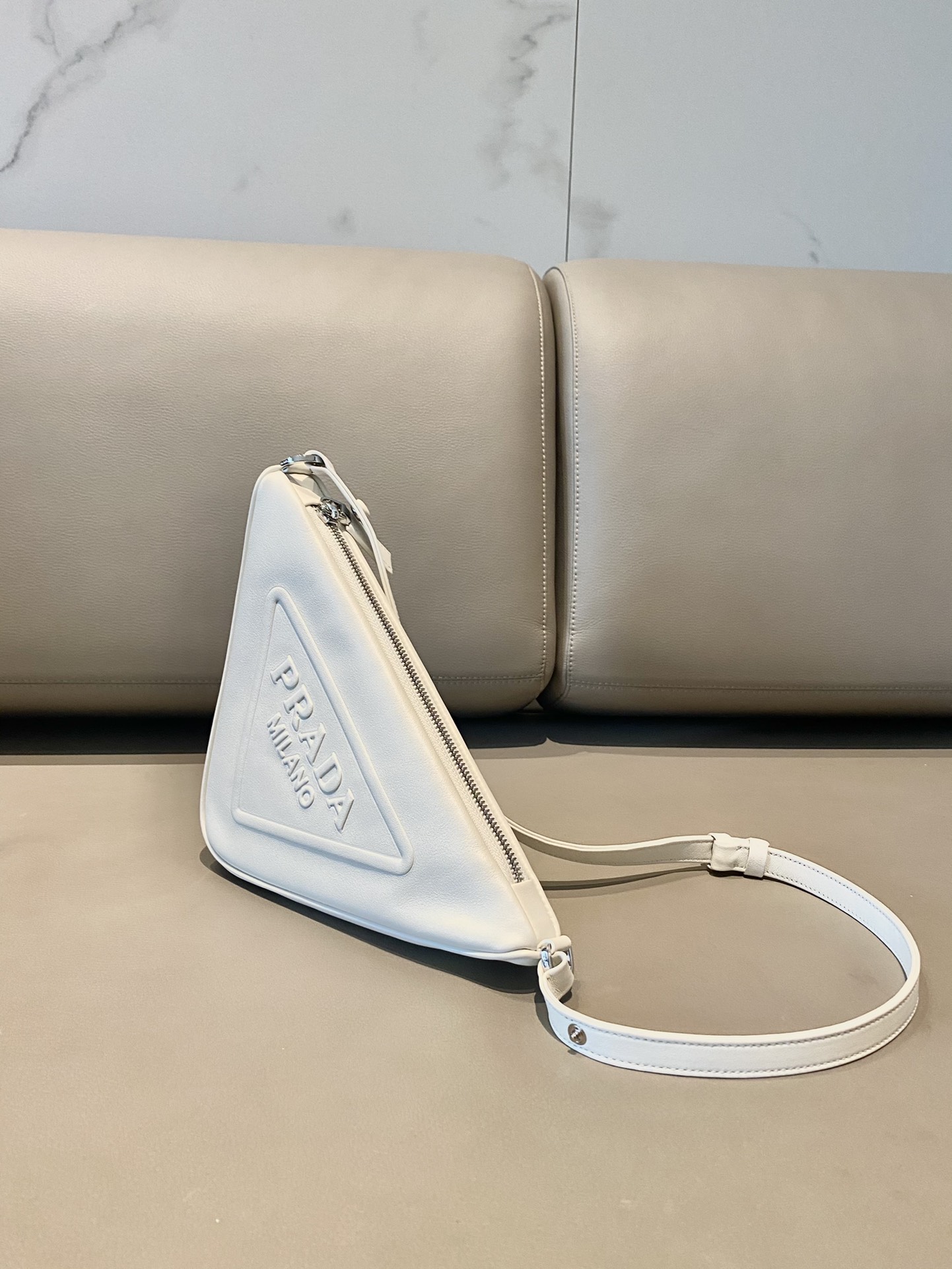 𝐏𝐑𝐀𝐃𝐀 Triangular bag 1NQ043