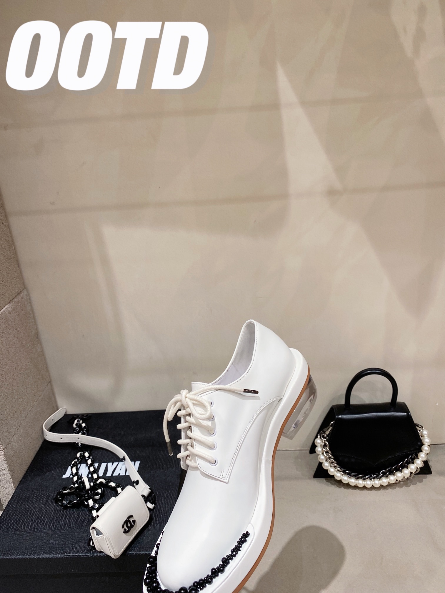 SR&HM | 𝟐𝟎𝟐𝟏/𝐒𝐒 𝐧𝐞𝐰 SR&HM original custom cowhide upper Hand-stitched pearl along the strip