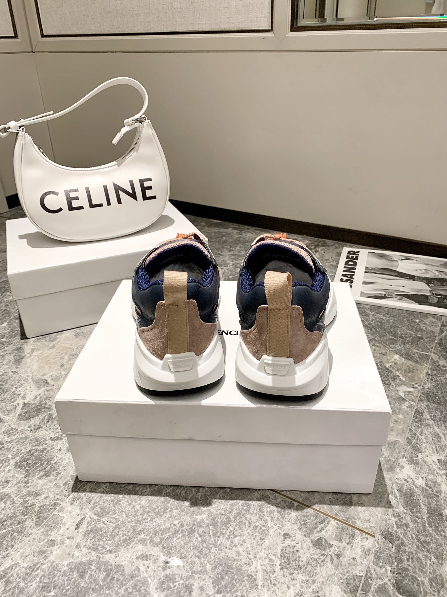 【Valentino】𝟐𝟎𝟐𝟏/𝐒𝐒 𝐧𝐞𝐰 Valentino 2022 ss spring-summer collection of new old man shoes