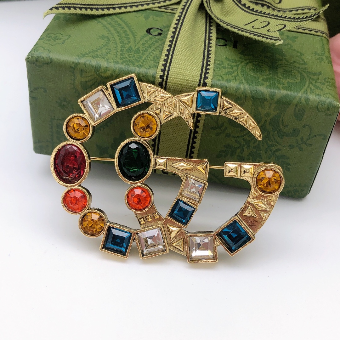 𝐆𝐮𝐜𝐜𝐢 New color diamond brooch
