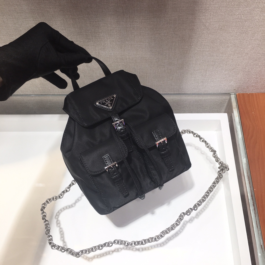 𝐏𝐑𝐀𝐃𝐀 Mini crossbody small backpack