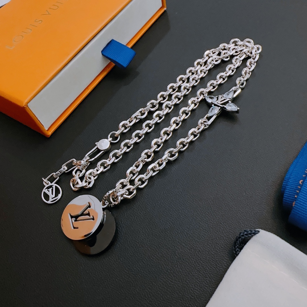 Louis Vuitton vintage silver necklace, couple's version, chain length 60 cm, changeable