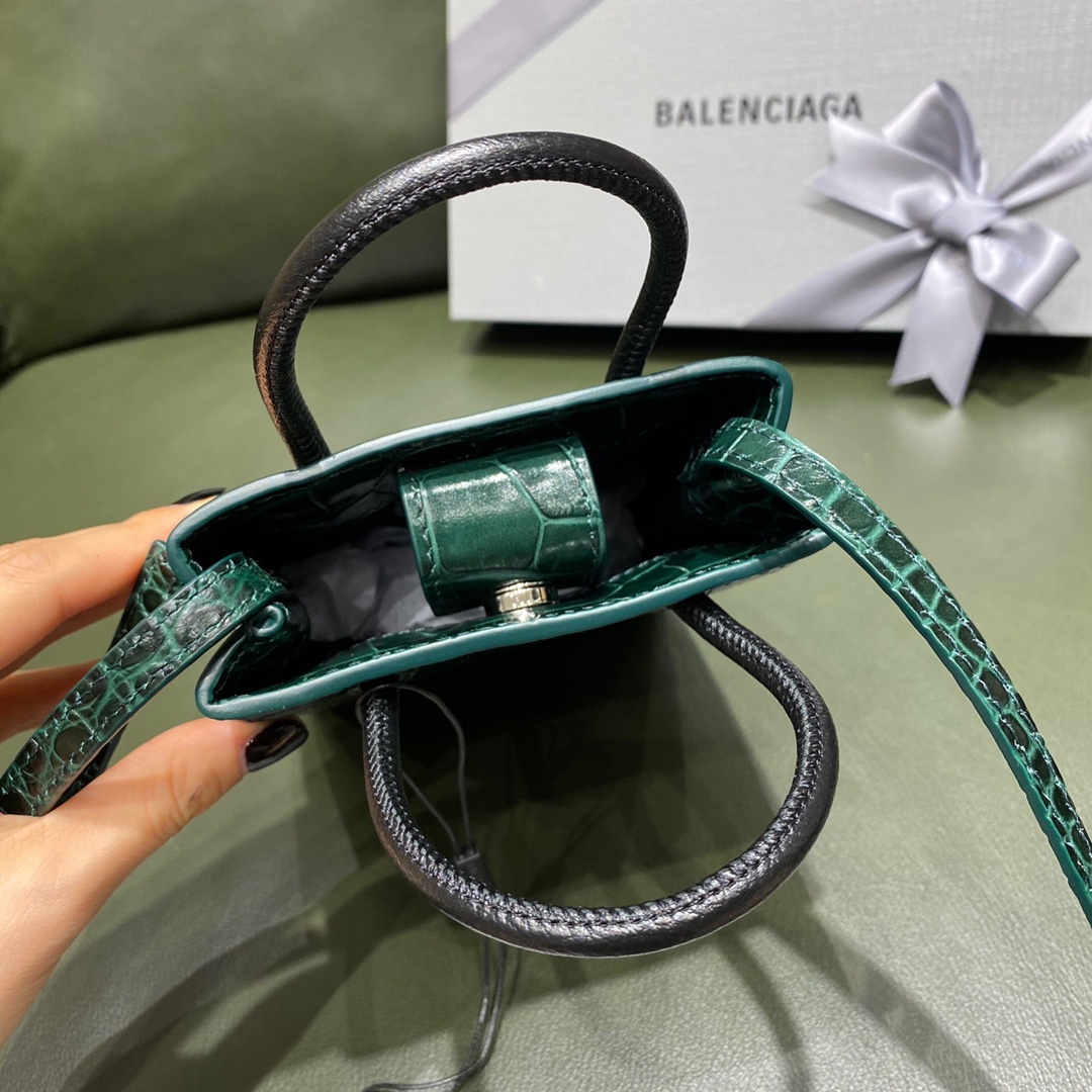 BALENCIAGA 𝗦𝗵𝗼𝗽𝗽𝗶𝗻𝗴 𝗯 𝗮𝗴 Crocodile shopping paper bag