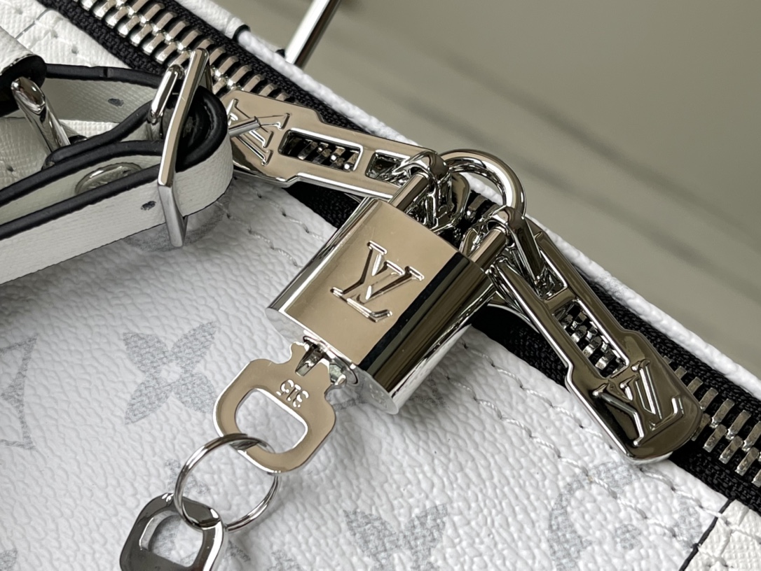 𝐋𝐎𝐔𝐈𝐒 𝐕𝐔𝐈𝐓𝐓𝐎𝐍    M30885