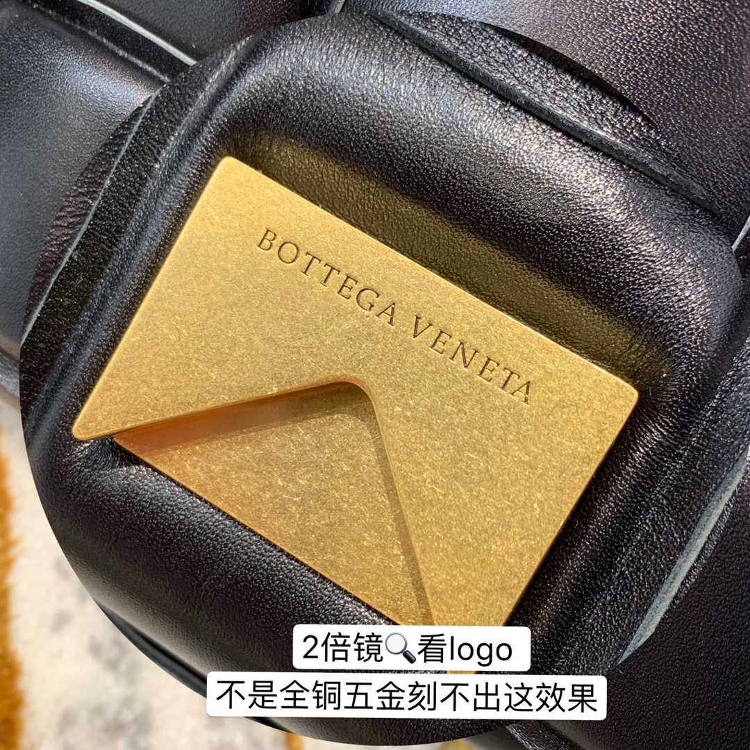 Bottega Veneta  PADDED  CASSETTE #591970