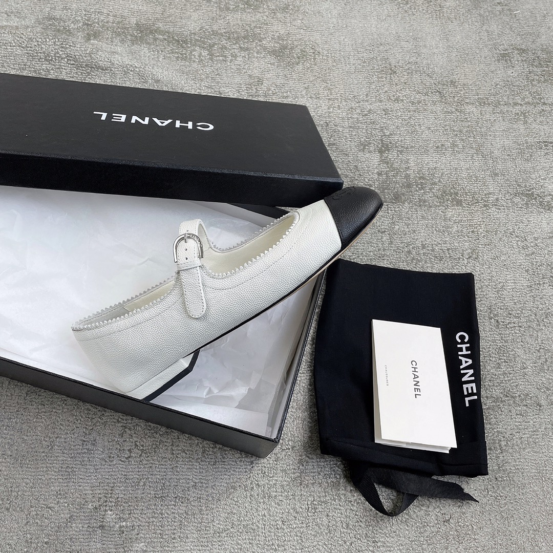 CHANEL Mary Jane shoes caviar sheepskin is that very soft fleshy texture