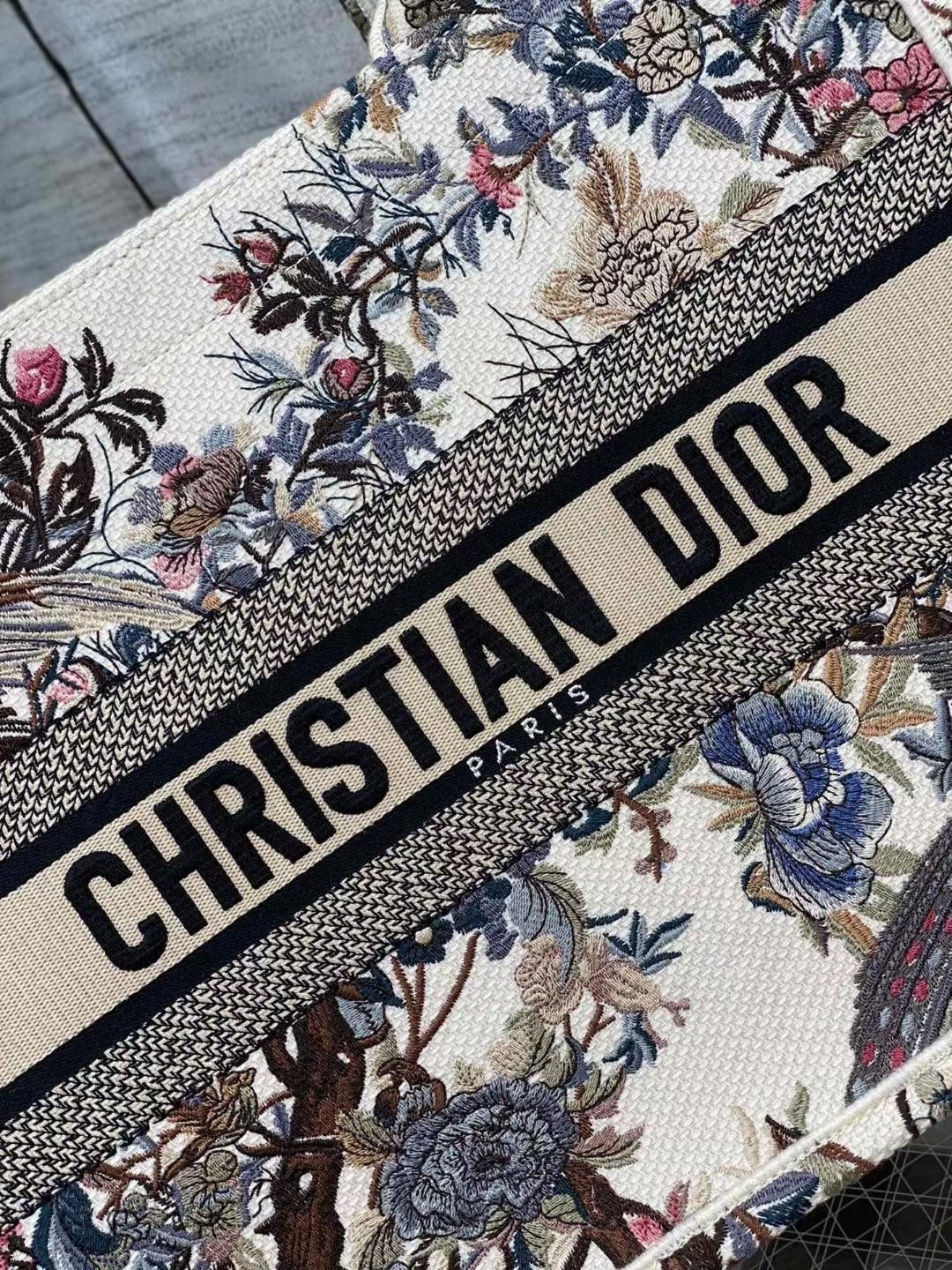 DIOR TOTE Magpie White Limited Edition Collection