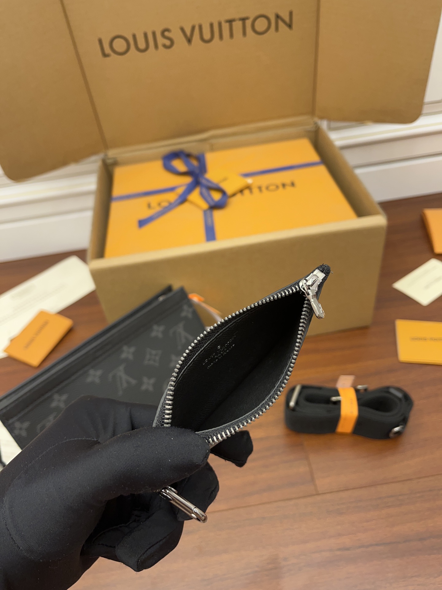 Louis Vuitton M81124