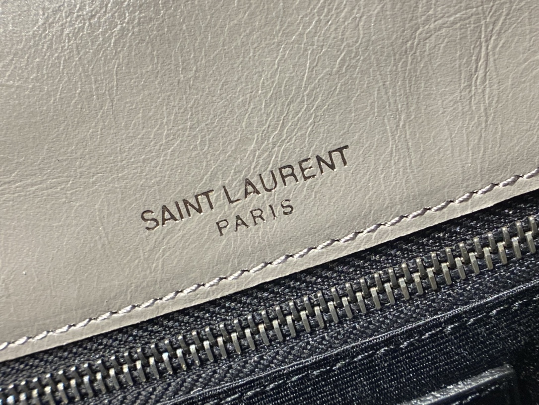 SAINT LAURENT  𝐍𝐢𝐤𝐢 28𝐜𝐦 #633158