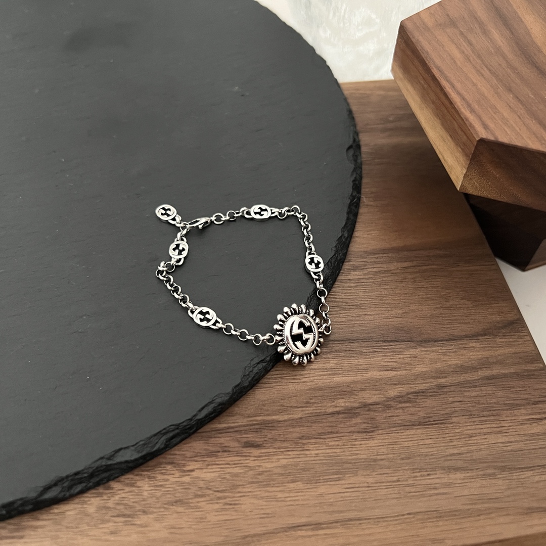 𝐆𝐮𝐜𝐜𝐢 925 sterling silver interlocking double G bracelet 20cm can be adjusted
