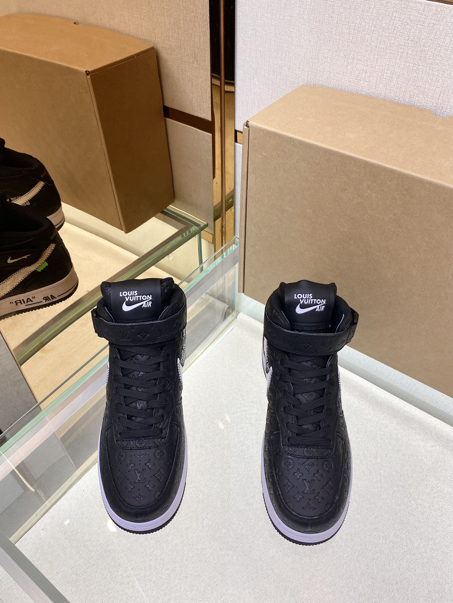 Louis Vuitton Nike Joint 🆕 Men's Abbesses High Top Sneakers