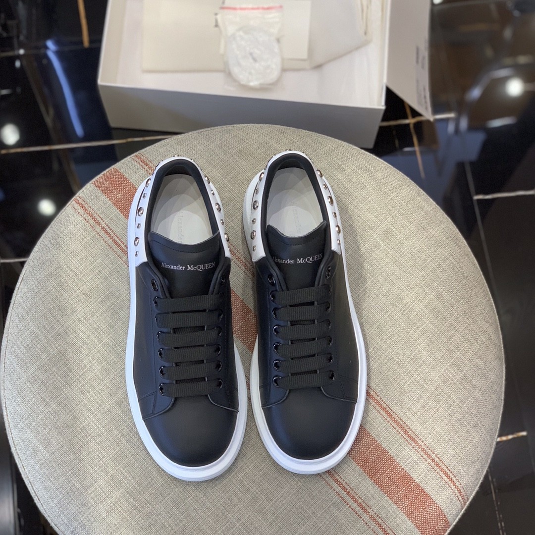 Alexander McQueen MQ Black Cross nail tail Sneakers