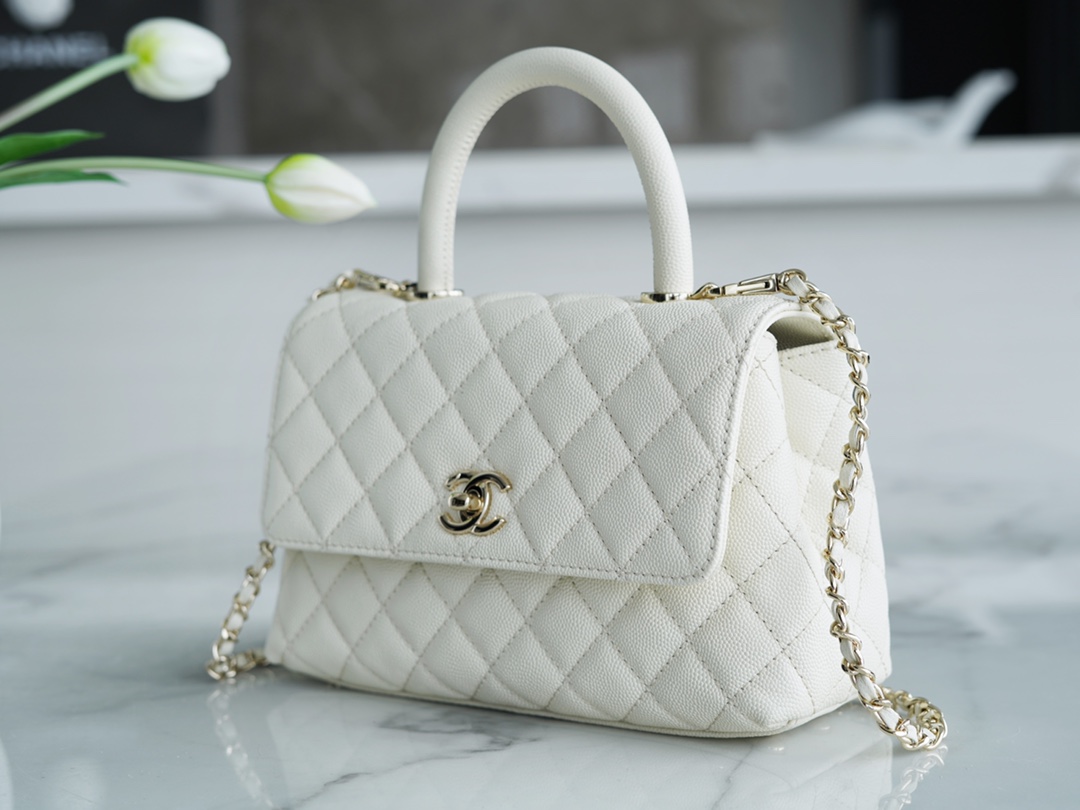 CHANEL 𝑪𝒐𝑪𝒐 𝒉𝒂𝒏𝒅𝒍𝒆 New Cowhide Handle Small Beige