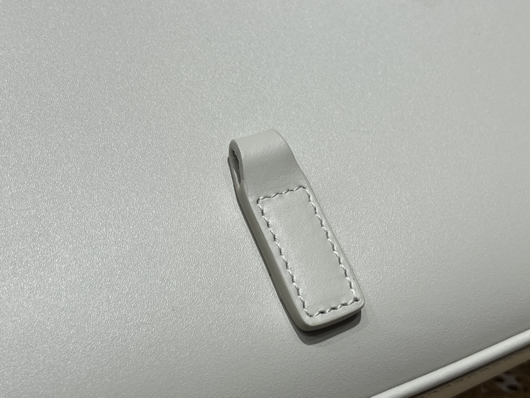 SAINT LAURENT Model: 657228 plain original leather.JD