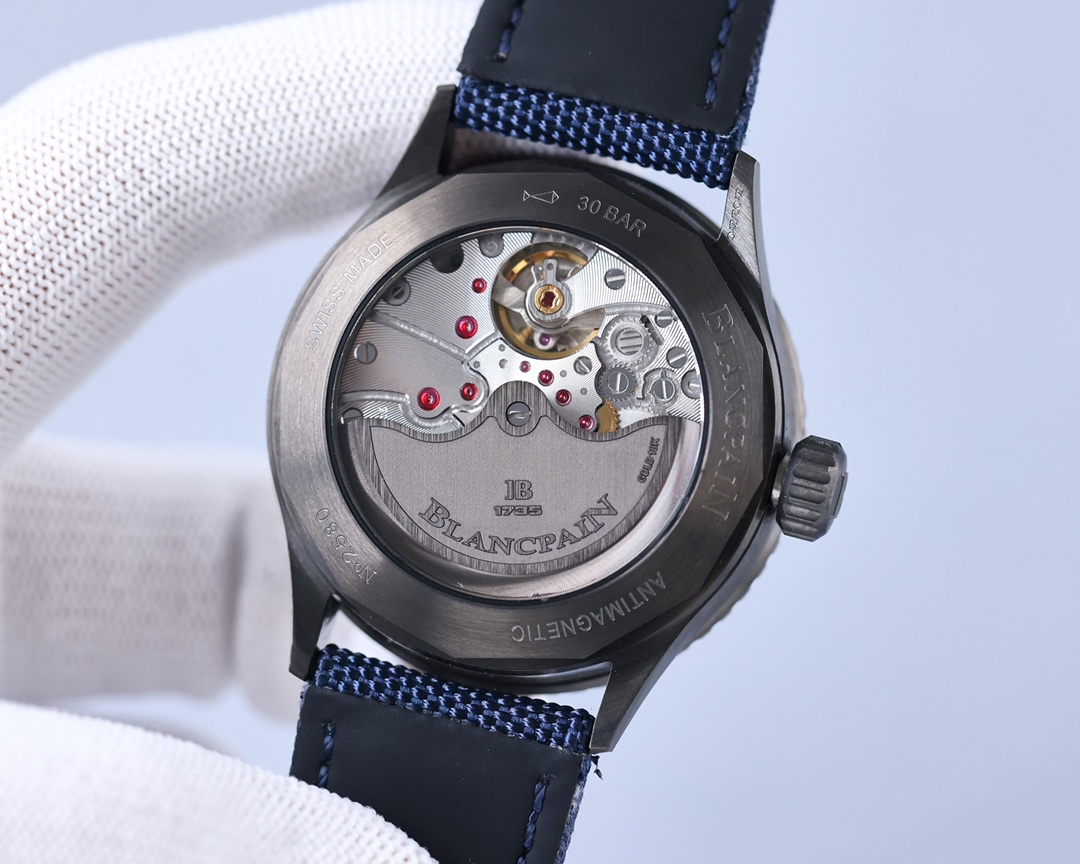Blancpain - This functional watch comes from the classic Blancpain collection