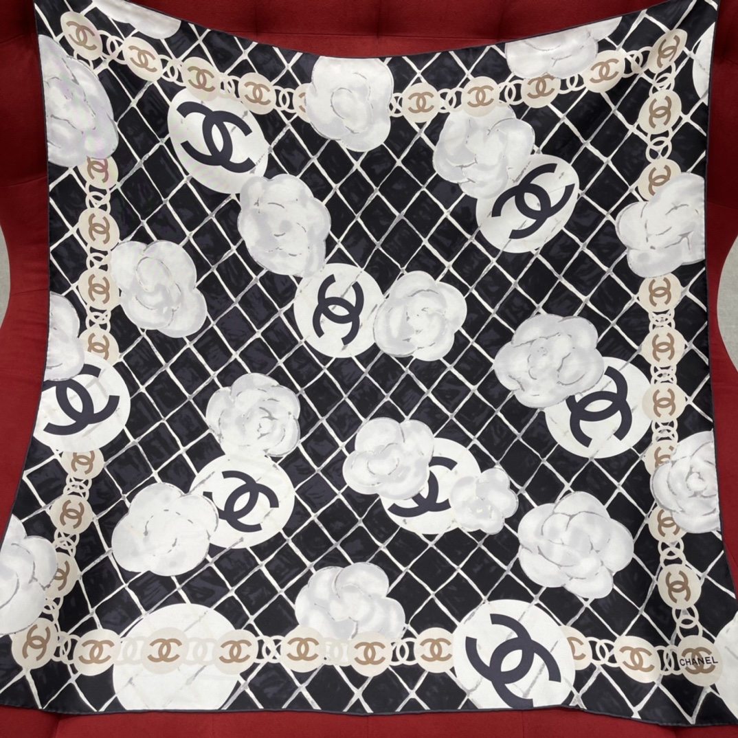 𝐂𝐡𝐚𝐧𝐞𝐥 The hottest square scarf in the camellia element 100% mulberry silk 90*90CM