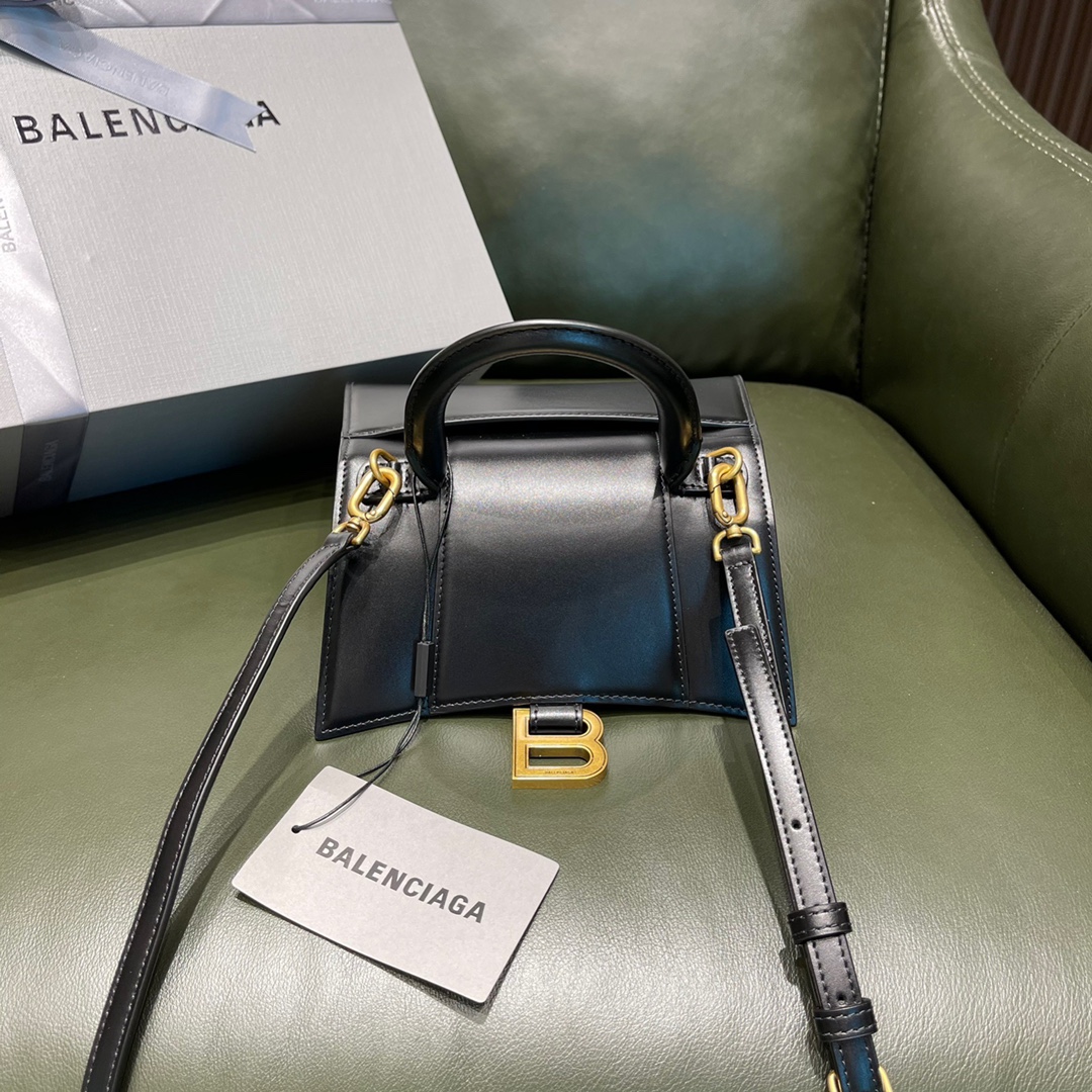 BALENCIAGA 𝐇𝐨𝐮𝐫𝐠𝐥𝐚𝐬𝐬 𝐗𝐒 The hourglass bag of the fashion world