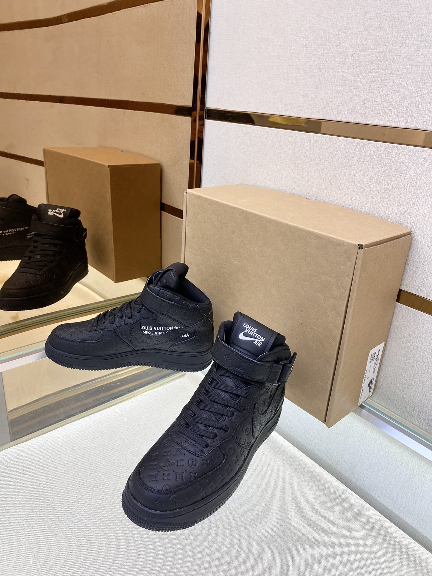 Louis Vuitton Nike Joint 🆕 Men's Abbesses High Top Sneakers