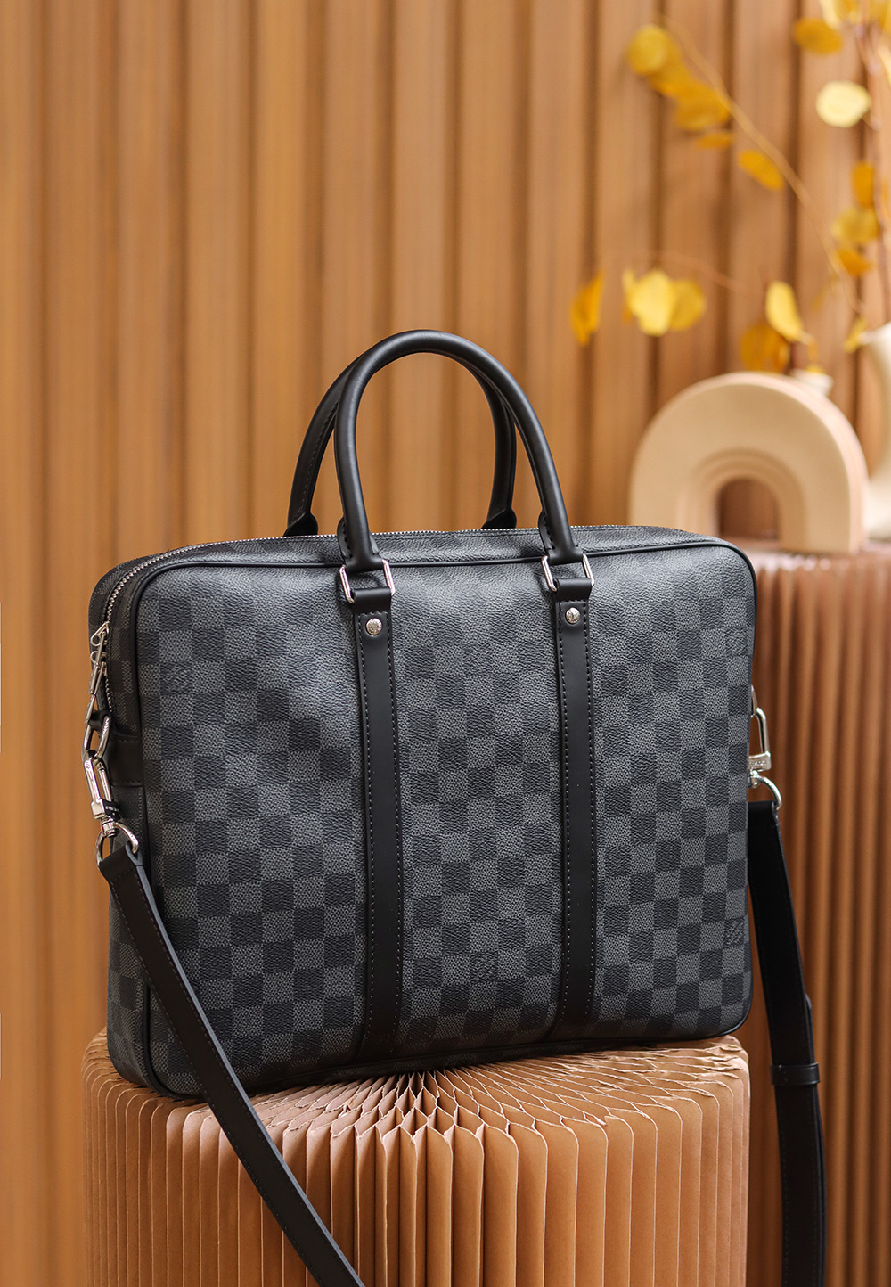 Louis Vuitton 𝐏𝐎𝐑𝐓𝐄 𝐃𝐎𝐂𝐔𝐌𝐄𝐍𝐓𝐒 𝐕𝐎𝐘𝐀𝐆𝐄 Briefcase M41478