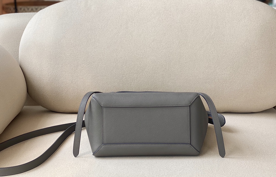 𝐂𝐞𝐥𝐢𝐧𝐞 BELT MICRO BAG in grained calfskin