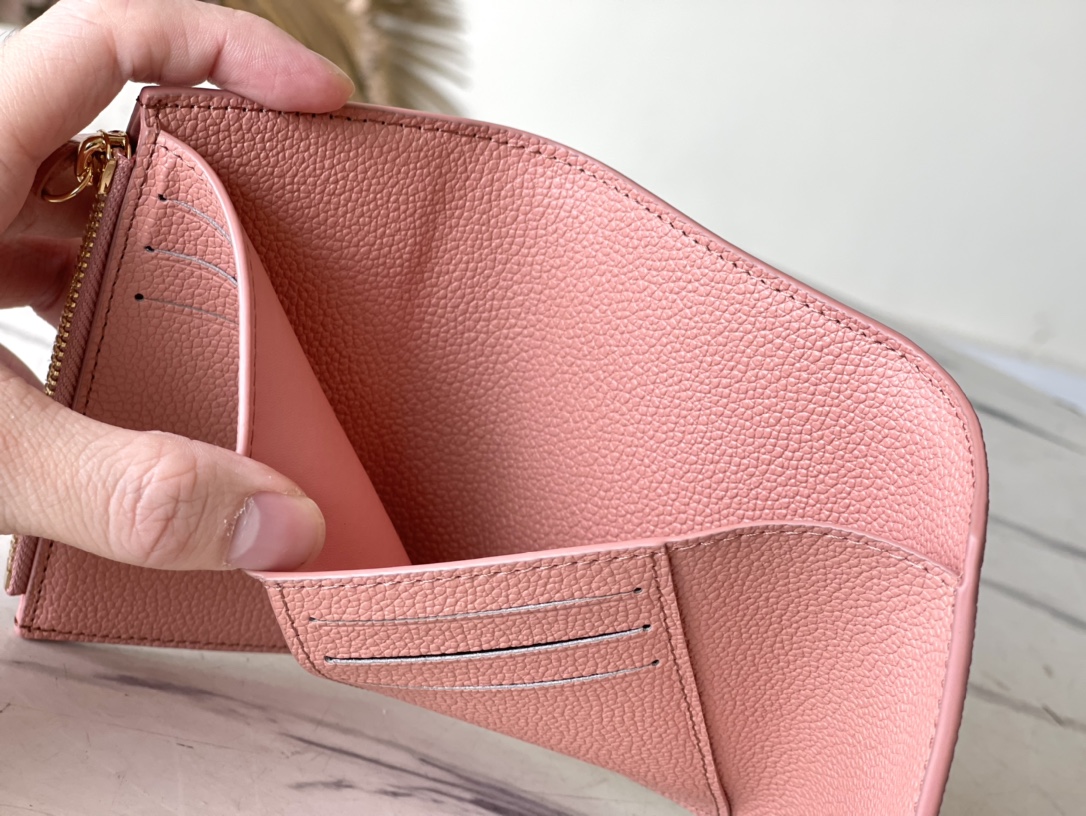 𝐋𝐎𝐔𝐈𝐒 𝐕𝐔𝐈𝐓𝐓𝐎𝐍    M81644