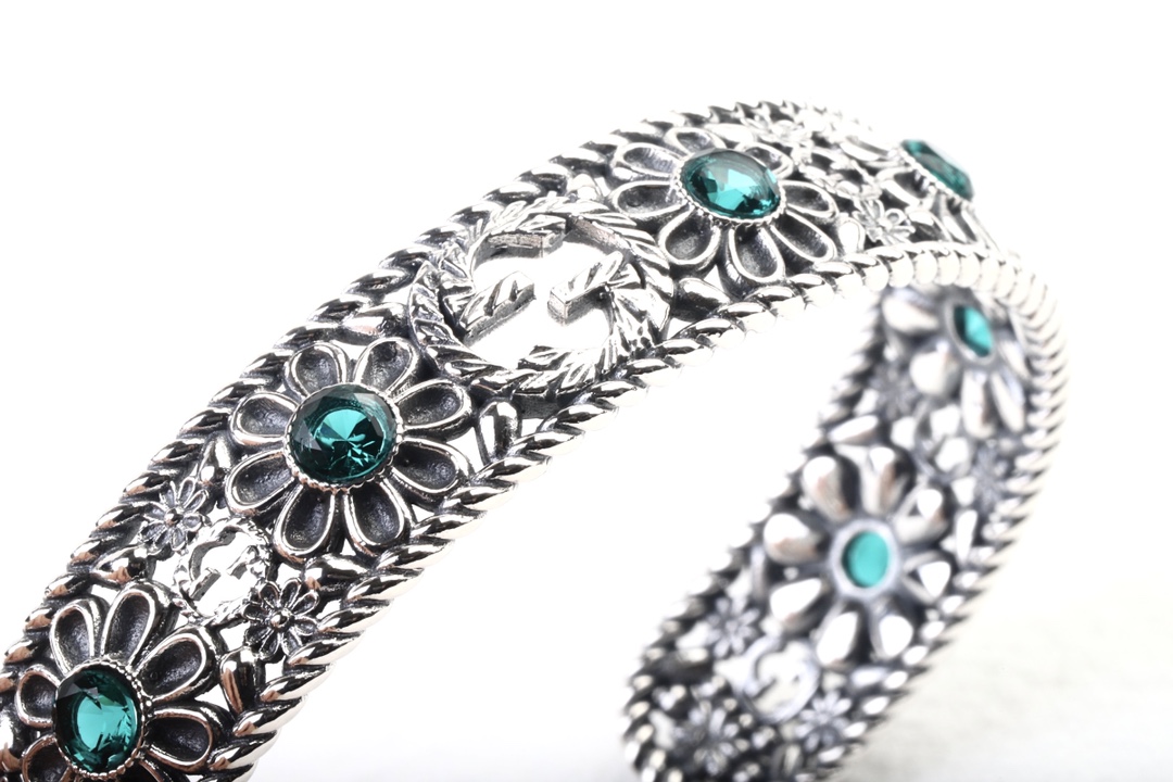 𝐆𝐮𝐜𝐜𝐢 Hollow Flower Green Resin Gemstone Double G Pattern Bracelet