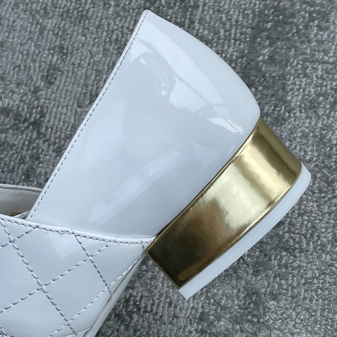 CHANEL book bag buckle single shoes Mary Jane single shoes bright wrinkled patent leather gold heel