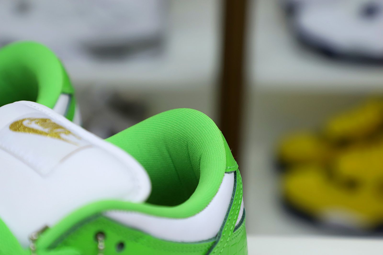 Supreme x Nike SB Dunk Low Mean Green