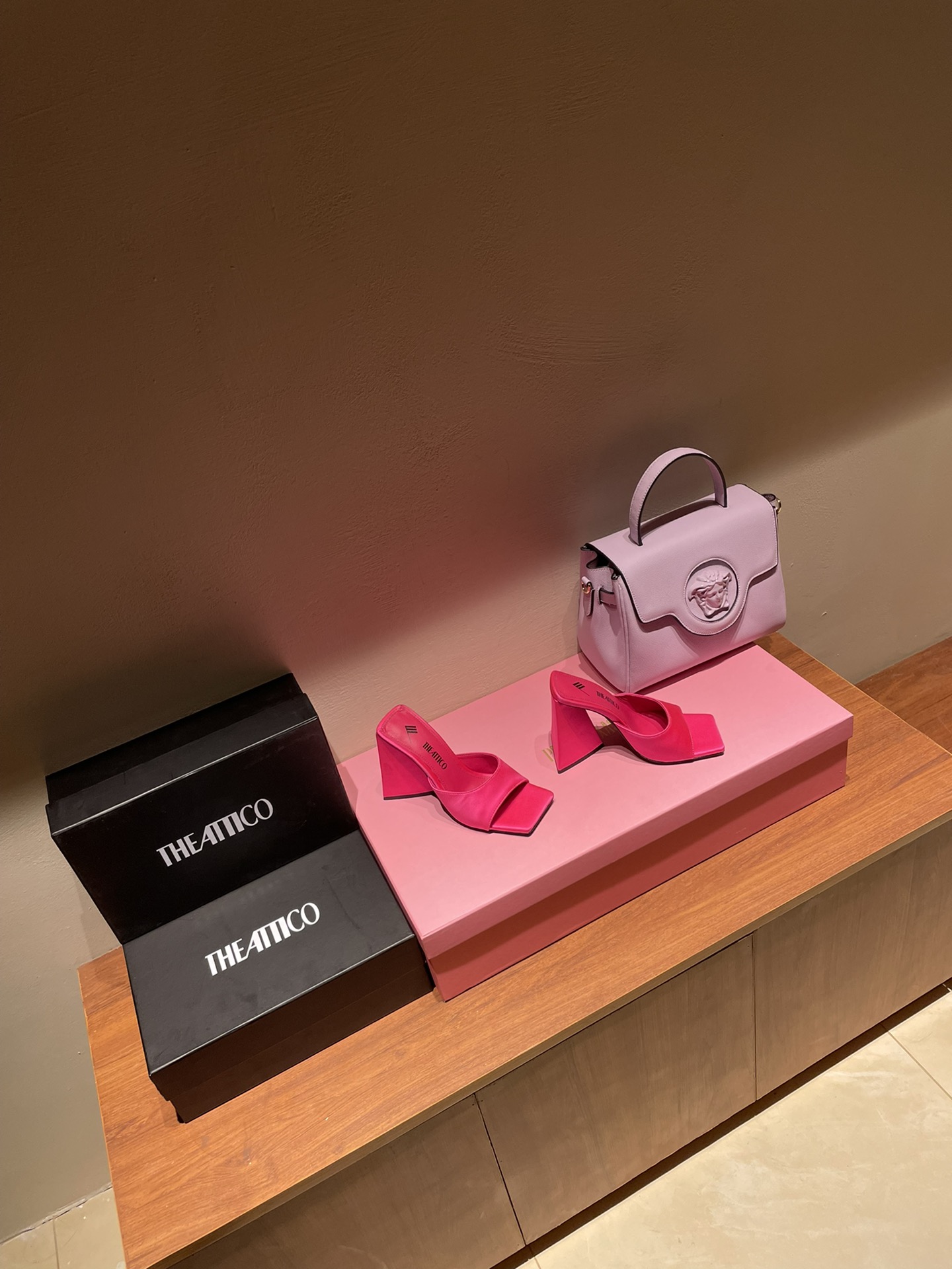 TheAttico | 𝟐𝟎𝟐𝟐𝟐/𝐒𝐒 𝐧𝐞𝐰 Spring/Summer 2021 collection The Attico personality triangle heel high heel sandals