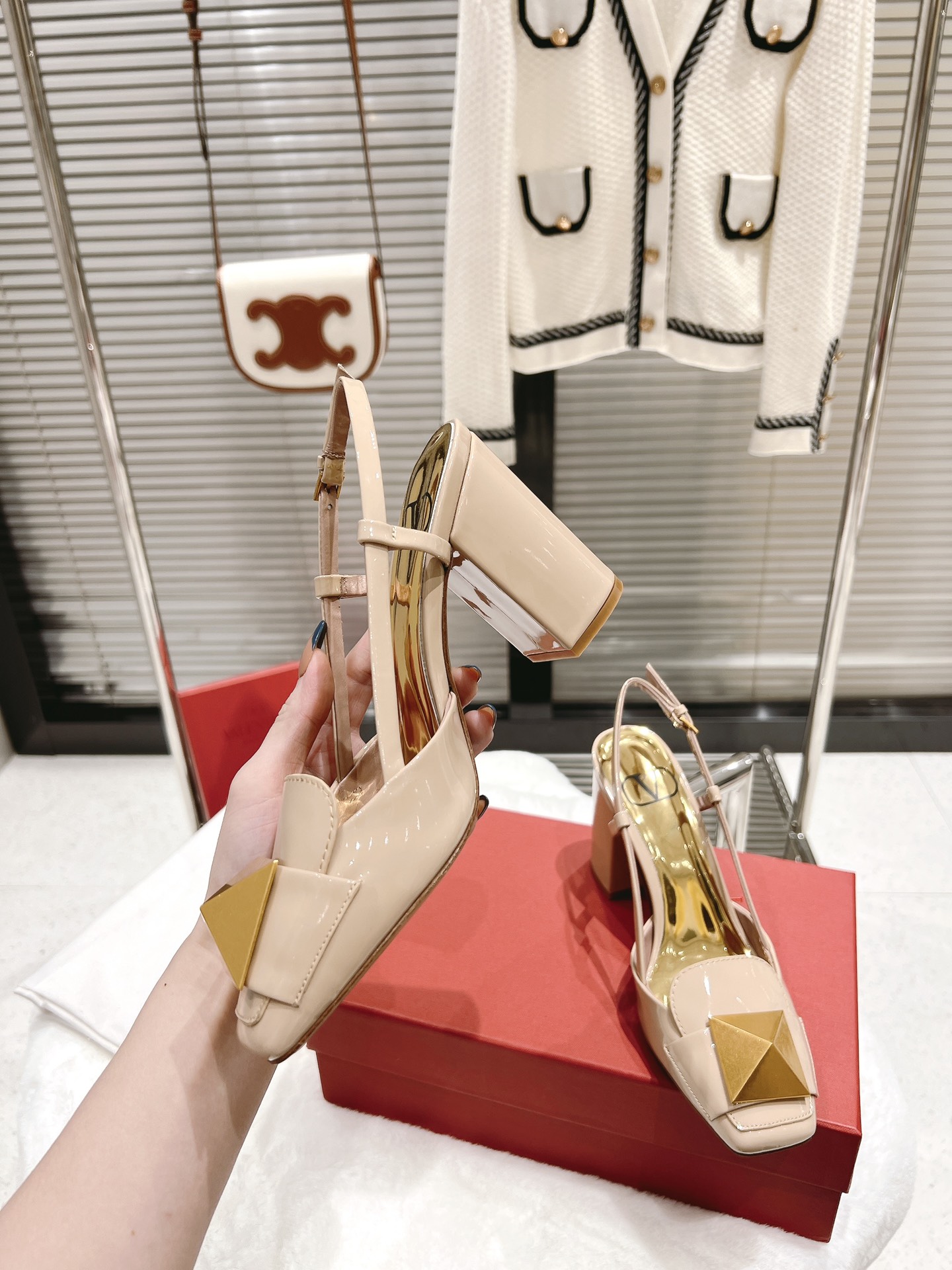 【Valentino】𝟐𝟎𝟐𝟏/𝐒𝐒 𝐧𝐞𝐰  Valentino fabric patent leather lining sheepskin sole cowhide