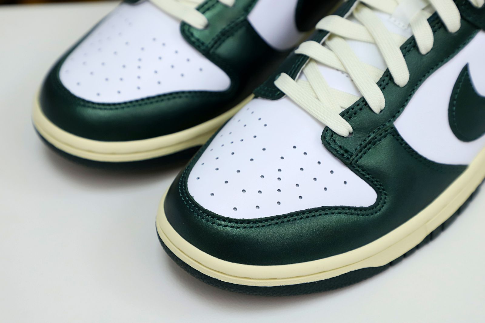 NIKE WMNS DUNK LOW VINTAGE GREEN